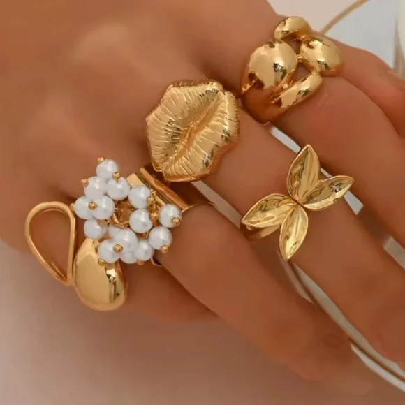 NEW! Zara model 5x Gold and Pearl Women's Ring Set
Adjustable set - Picture 4 of 4